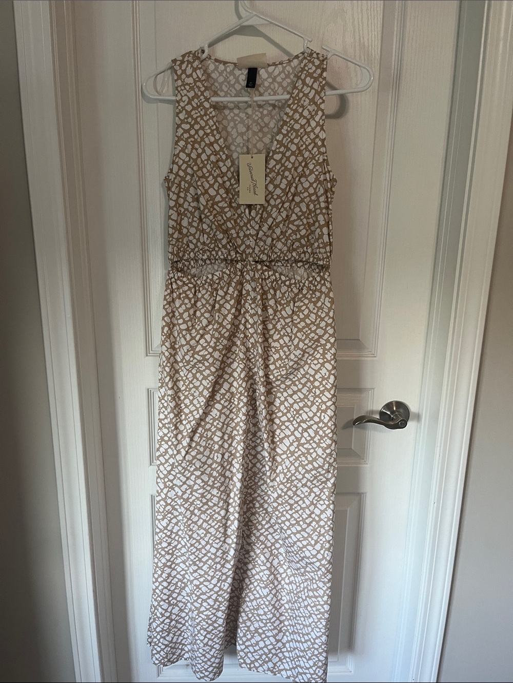 Uniqlo Beige and White Sleeveless Printed Maxi Dress